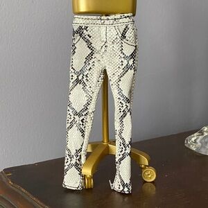 The black and white snakeskin pants are an outfit piece belonging to the Heather